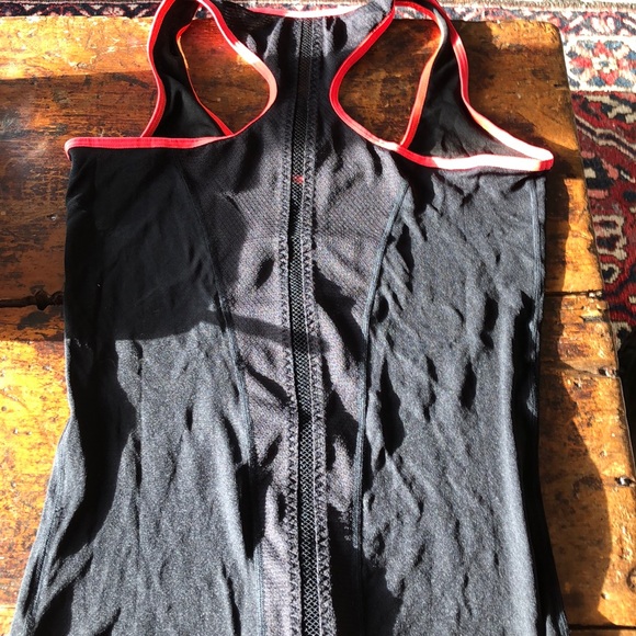 Active tank top - Picture 3 of 3